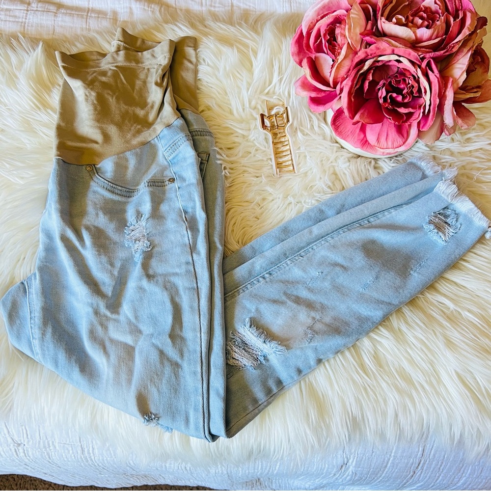 🌸Light Blue Ripped Maternity Skinny Jeans🌸